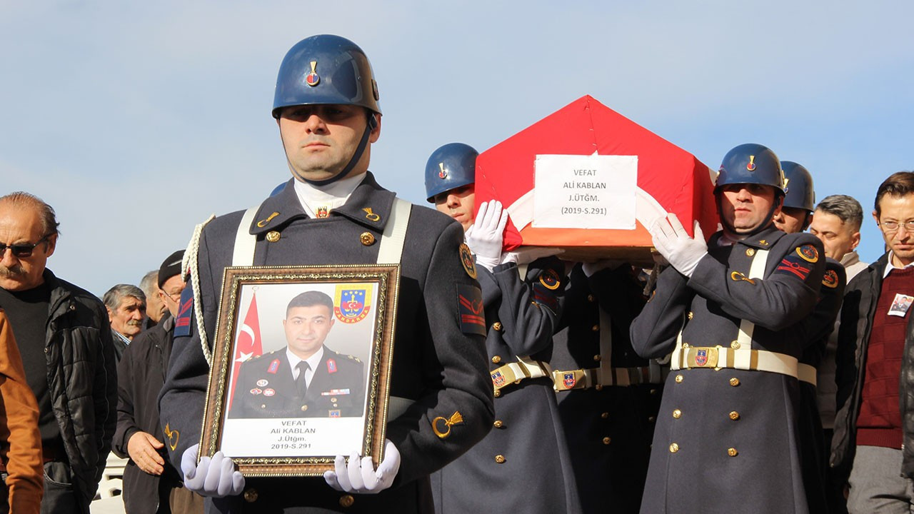 Şehit Üsteğmen Ali Kablan için gözyaşlarıyla veda