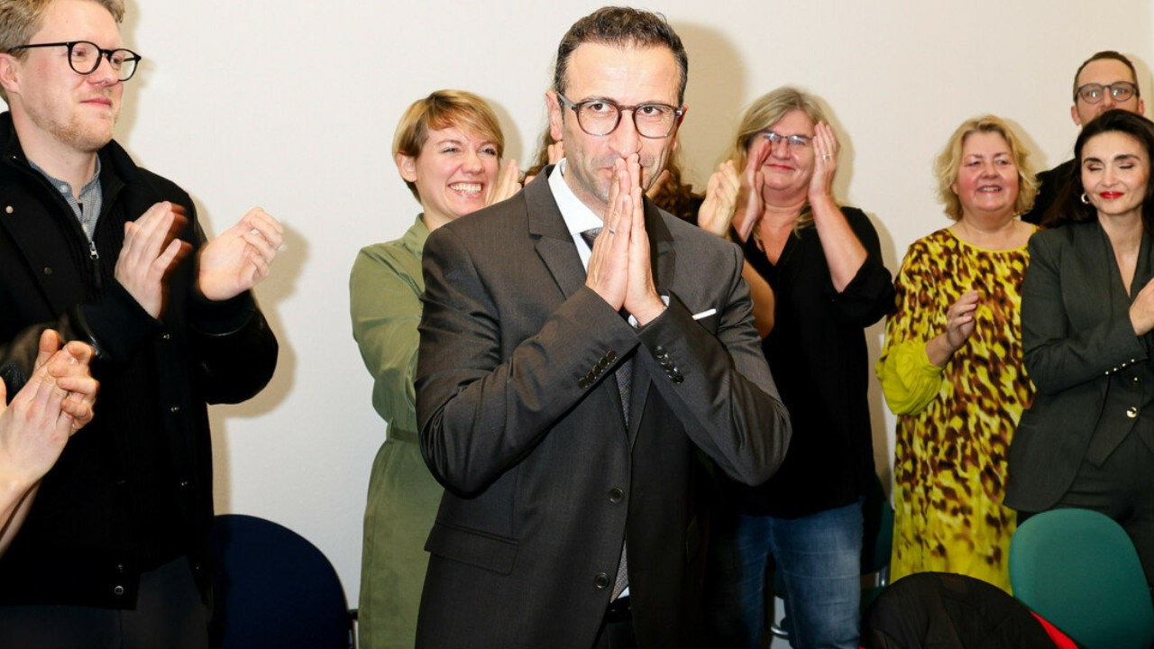 Bir Türk daha Almanya'da belediye başkanı seçildi