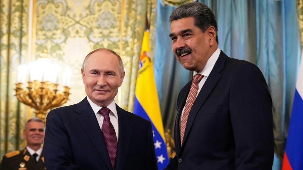 Putin'den Maduro'ya destek telefonu