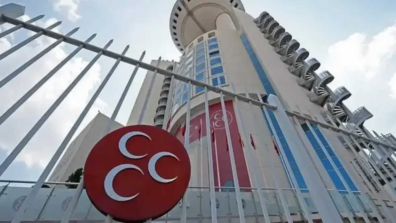 MHP, 120 sayfalık Terörsüz Türkiye raporunu Meclis'e sundu