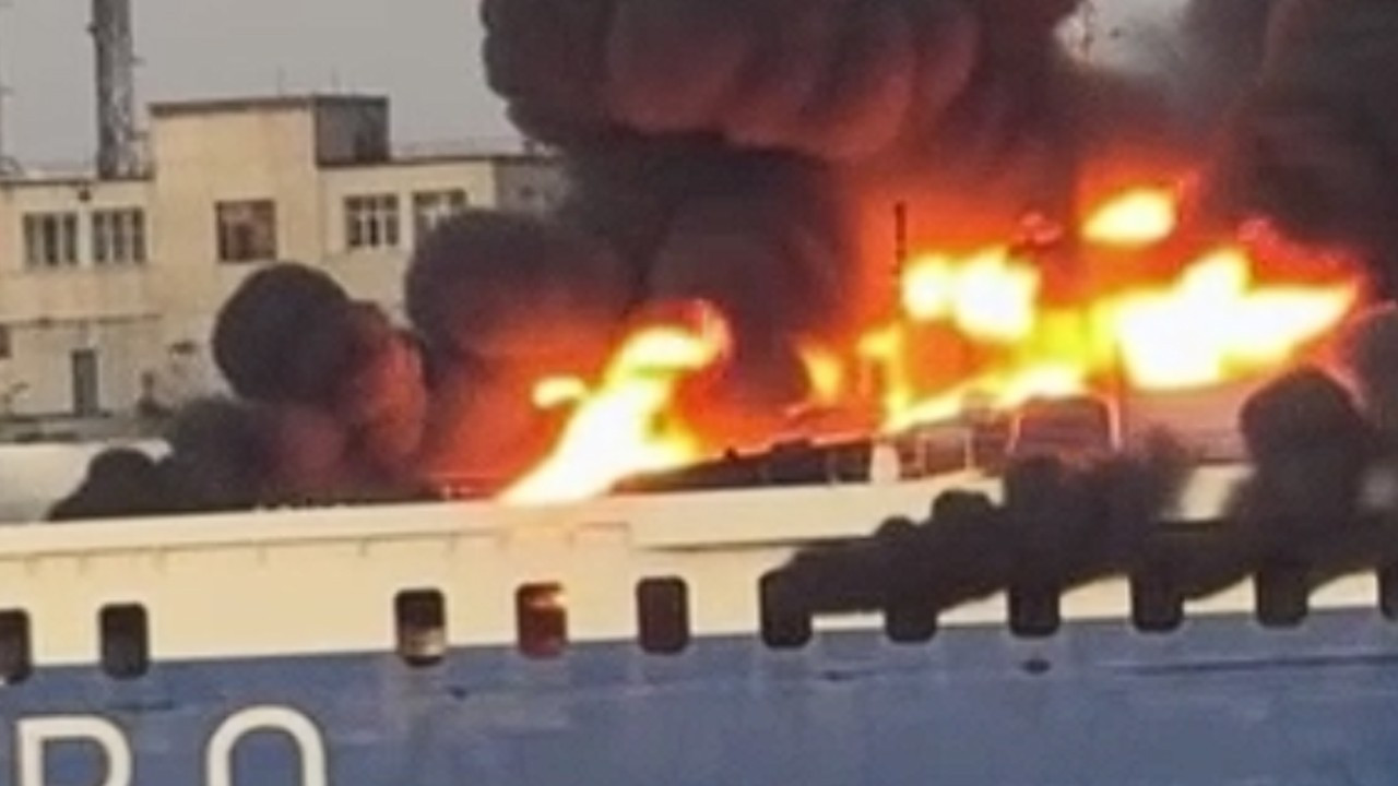 Son dakika: Rusya, Odessa Limanı’nda demirli Türk yük gemisini vurdu