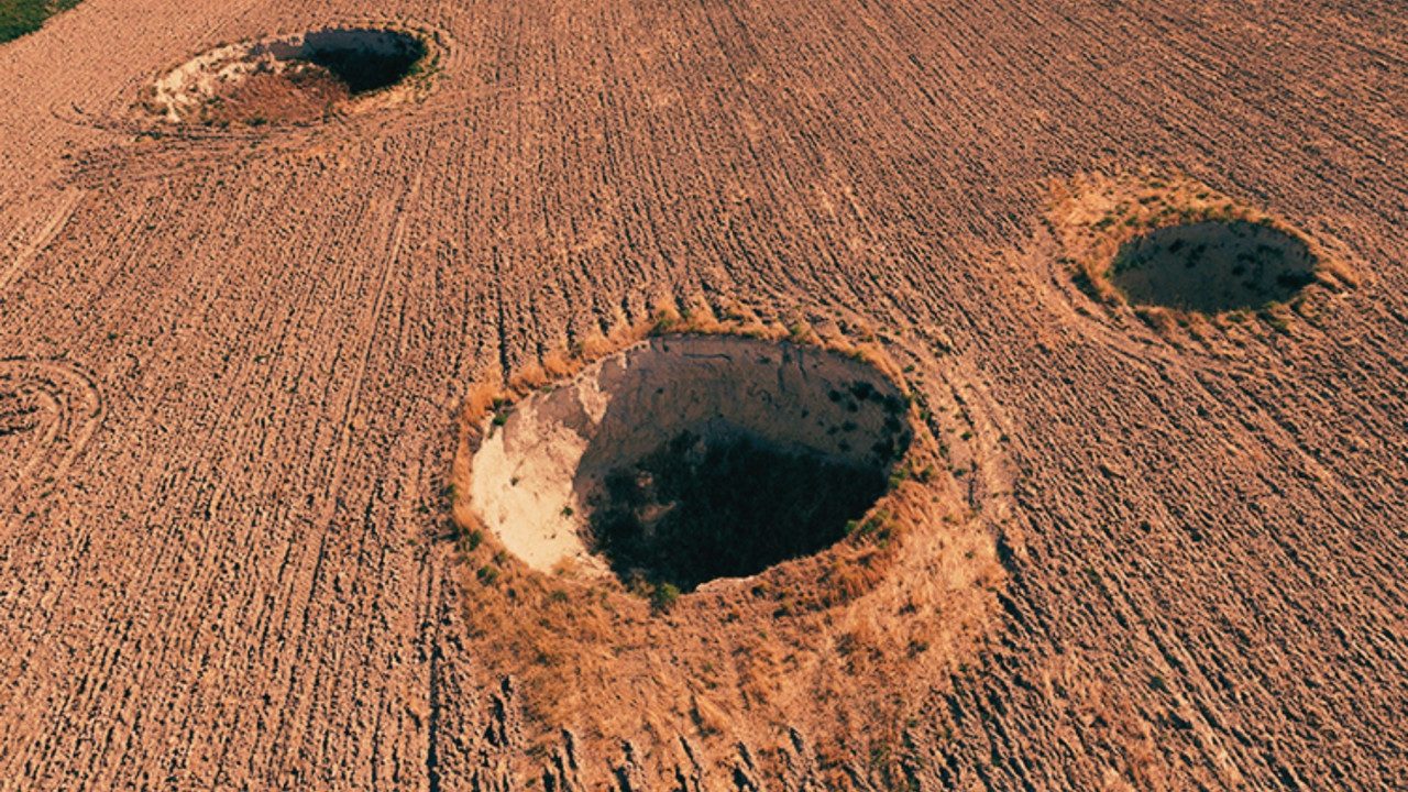 Bu gizemli fenomenin arkasında ne var? Binlerce kilometre öteden Türkiye'deki dev çukurları masaya yatırdılar