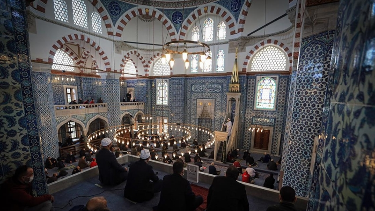 ÜÇ AYLAR TAKVİMİ: 3 aylar ne zaman başlıyor? Regaib Kandili tarihi...