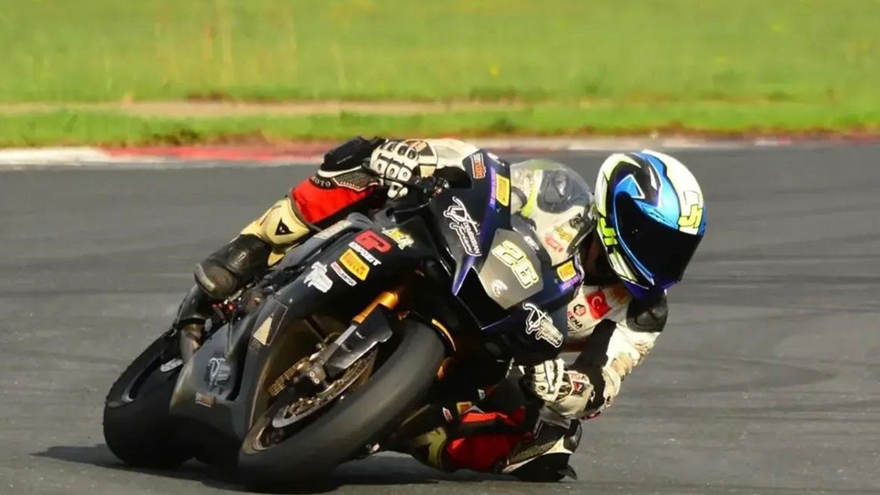 Şampiyon motosikletçi Özgür Çapacı, trafik kazasında hayatını kaybetti