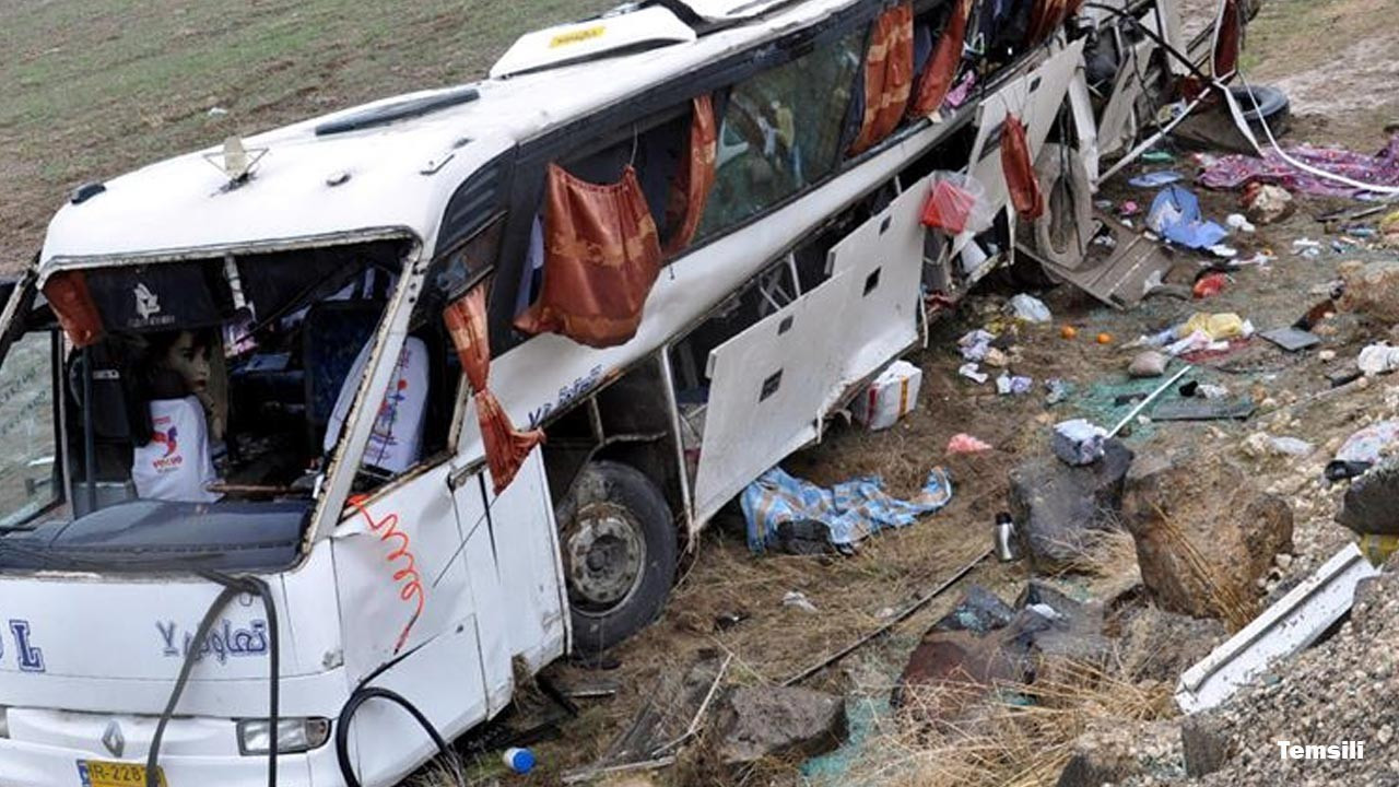 İran'da korkunç kaza: 13 kişi hayatını kaybetti