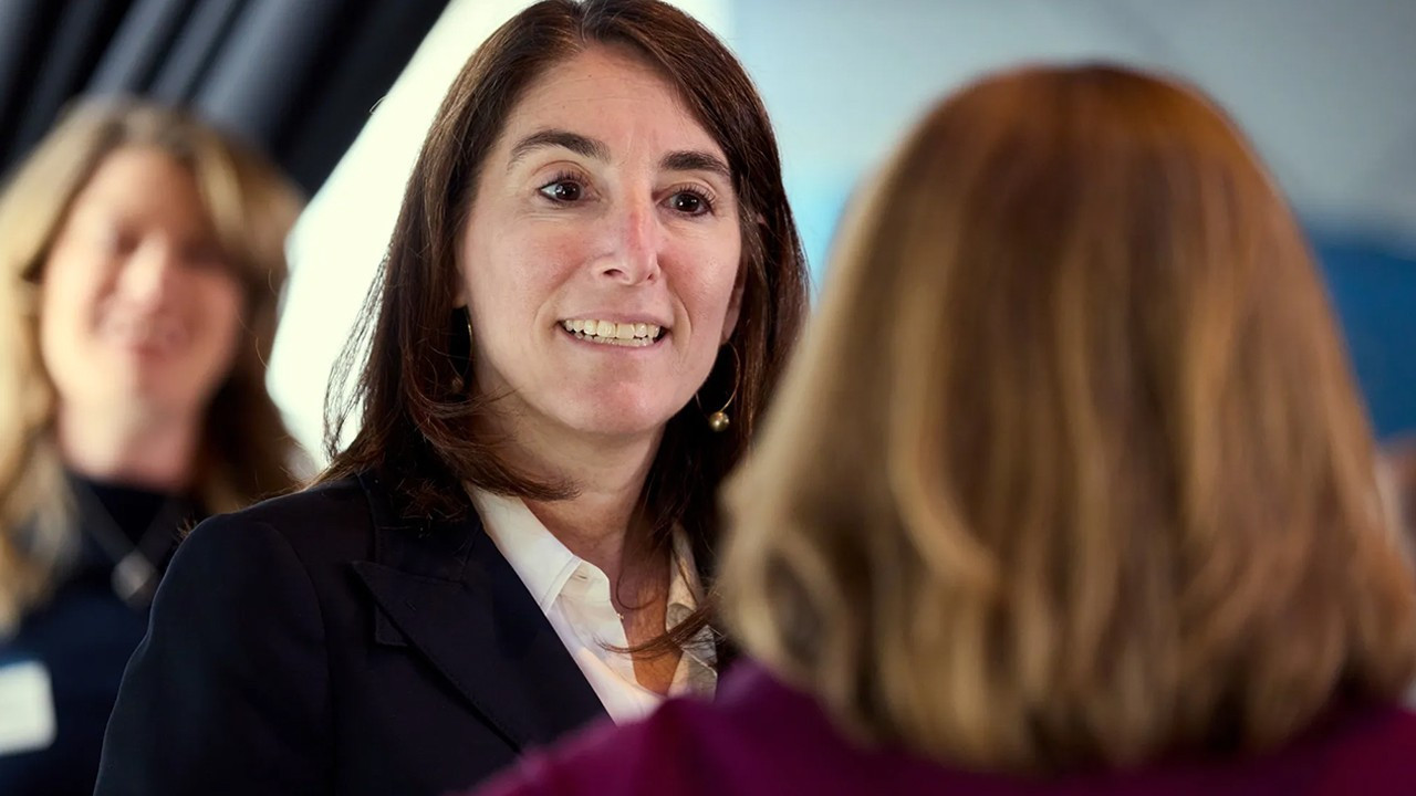 Cleveland Fed Başkanı Hammack’ten bekle-gör mesajı: Faiz indirimlerine ara verilmeli