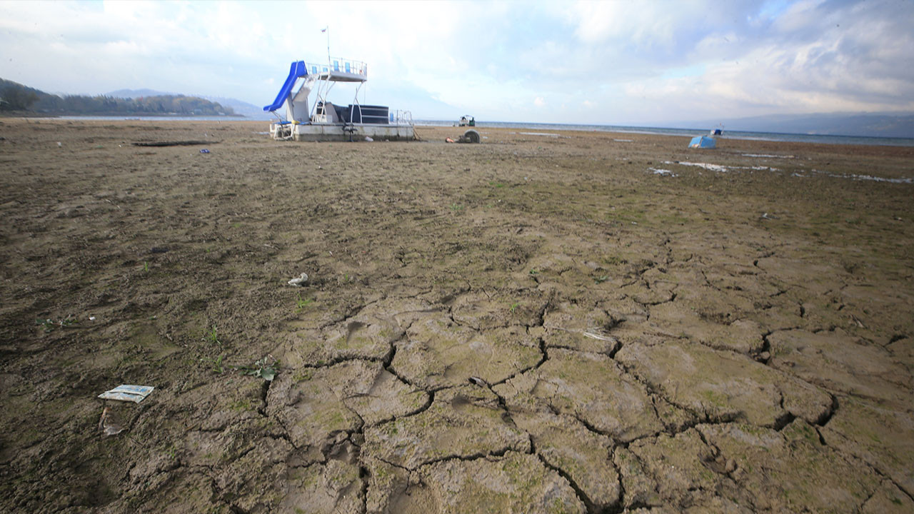 Sakarya'da sahil esnafı Sapanca Gölü için "can suyu" bekliyor