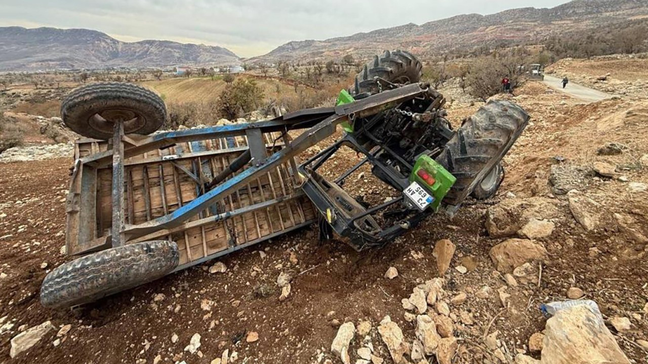 Gabar Dağı'nda traktör devrildi: 13 işçi yaralandı