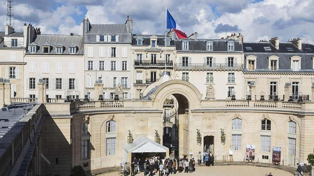 Fransa'da yeni skandal: Louvre Müzesi'nden sonra Cumhurbaşkanlığı Sarayı soyuldu