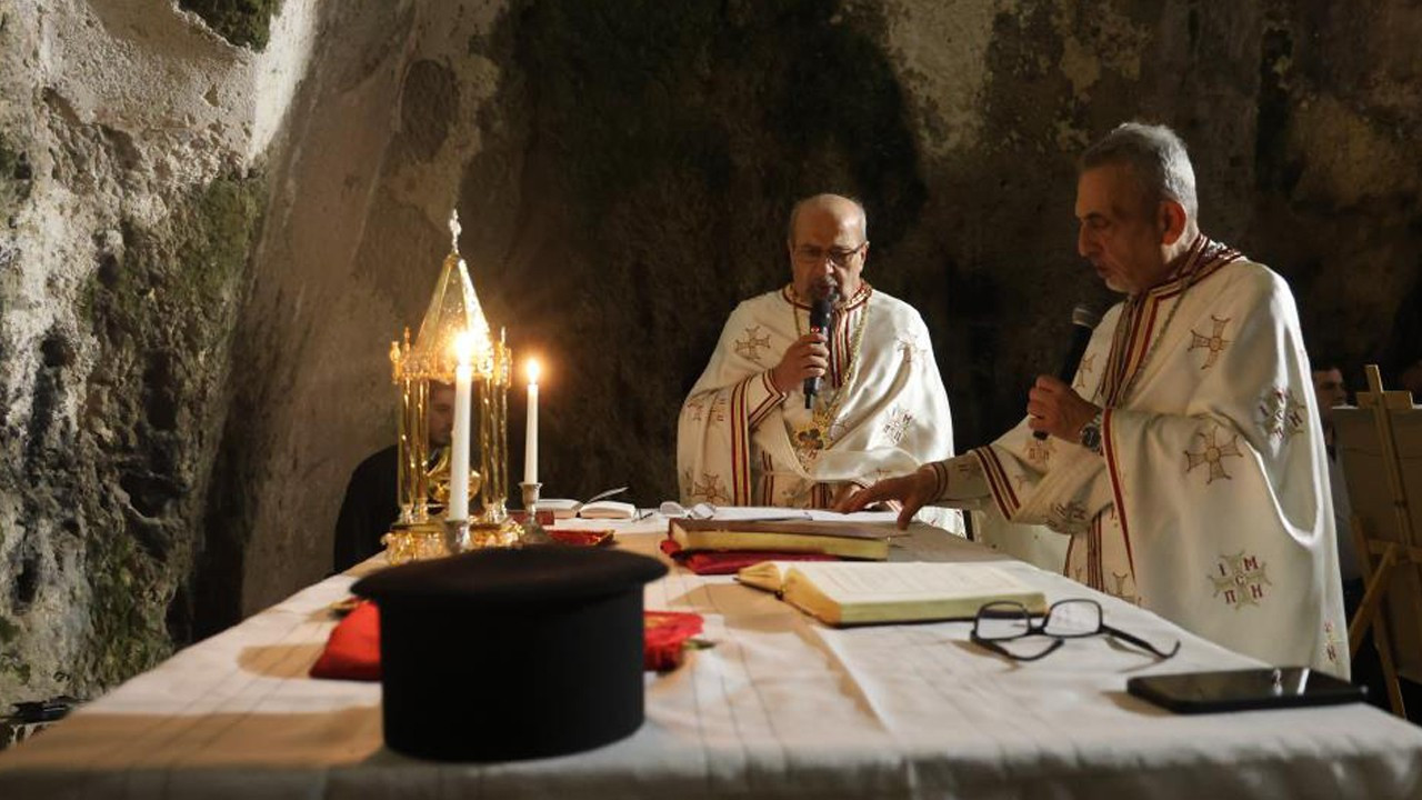 Dünya'nın ilk mağara kilisesinde Noel ayini