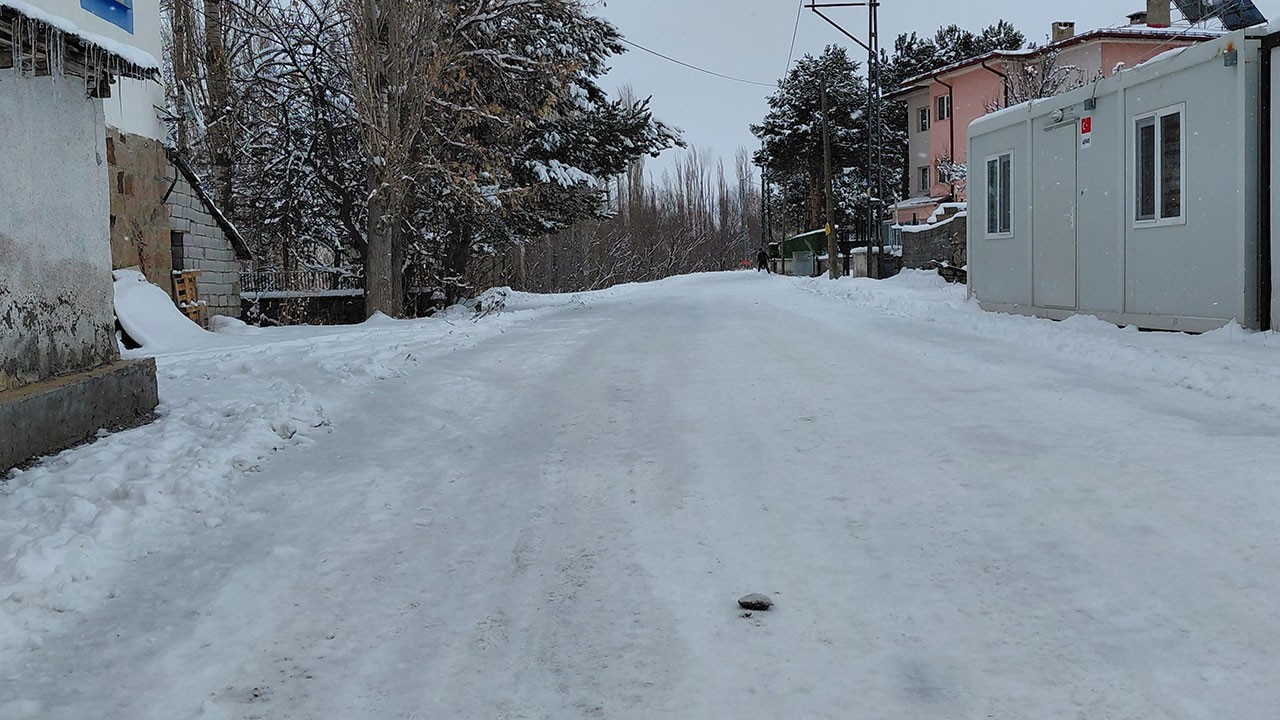 Bir ilçe adeta dondu, termometreler -19.4'ü gösterdi