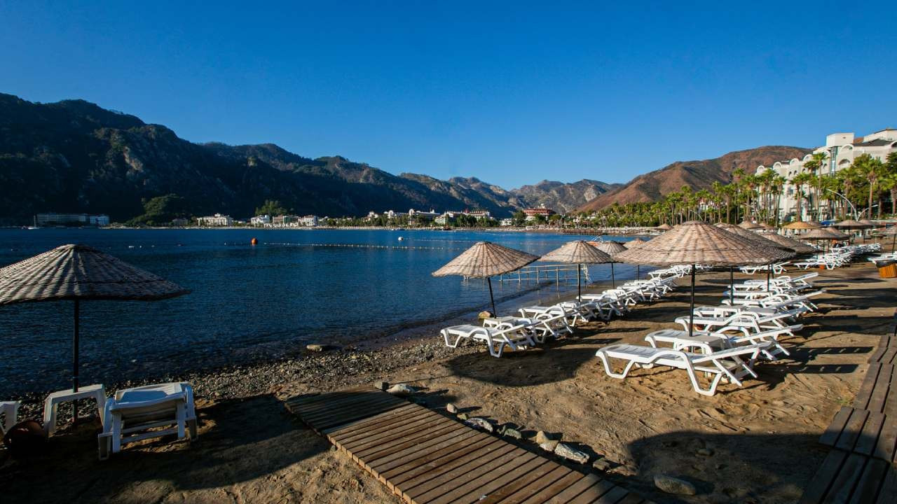 Halk plajlarında rekor ilgi: 3 milyon 252 bin 769 kişi denize ücretsiz ulaştı