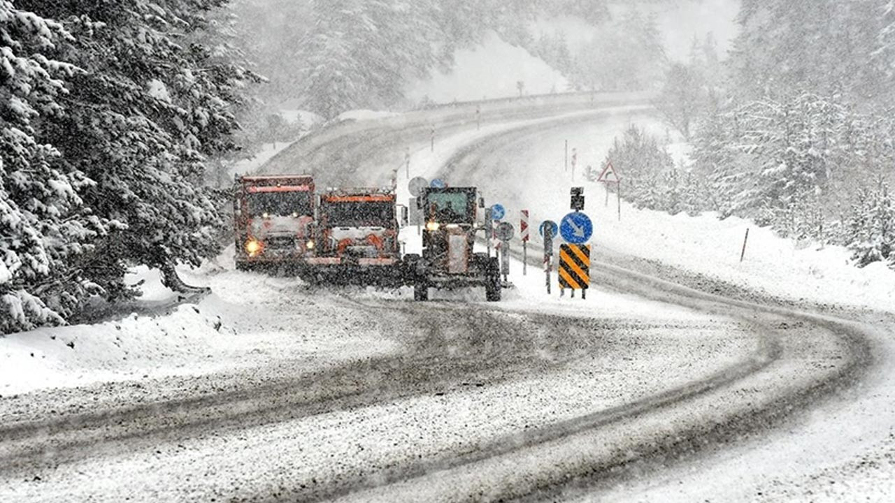 Kars-Selim-Göle kara yolu kar ve tipi nedeniyle ulaşıma kapatıldı
