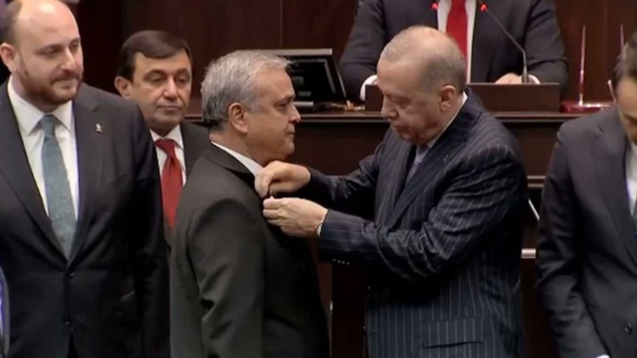 Üç milletvekili AK Parti'ye katıldı: Sandalye sayısı 275'e yükseldi