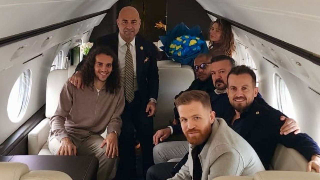 Fenerbahçe yıldız ismi resmen duyurdu: İstanbul'a yola çıktı