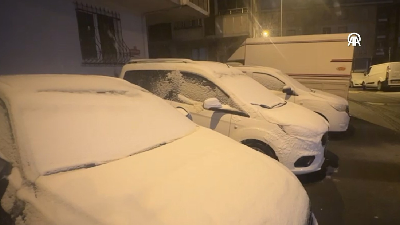 İstanbul’da beklenen kar başladı: Yüksek kesimler beyaza büründü