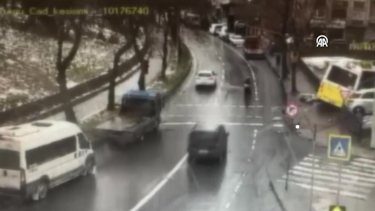 Esenler'de İETT otobüsü kontrolden çıktı, facia kıl payı atlatıldı