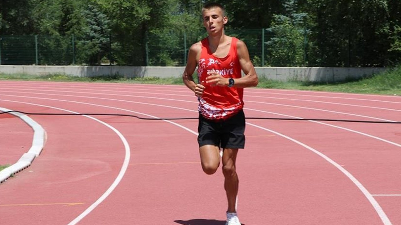 Milli atlet Oğuz Uyar, 200 metrede Türkiye rekoru kırdı