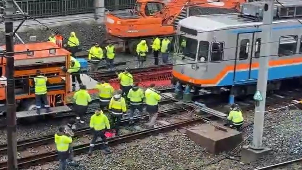 Son dakika: İstanbul'da metro raydan çıktı