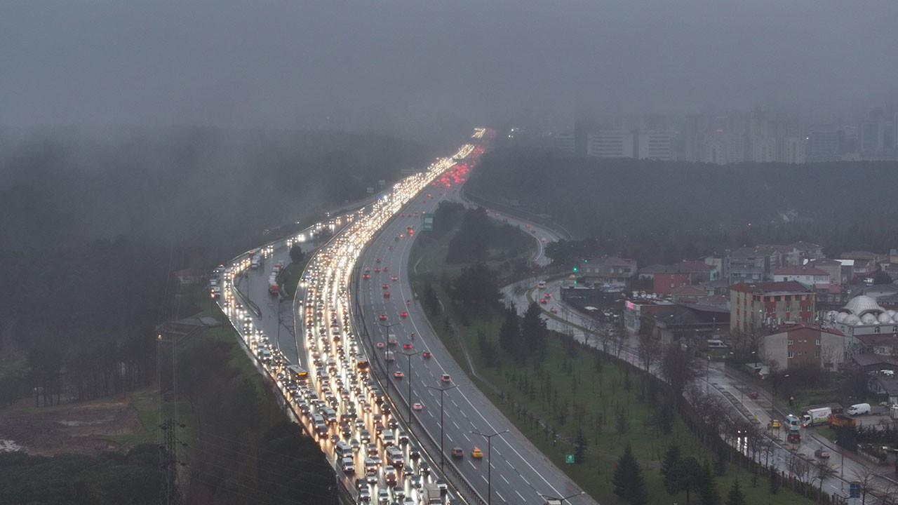 Okullar açıldı: İstanbul'da trafik yoğunluğu yüzde 80'i aştı