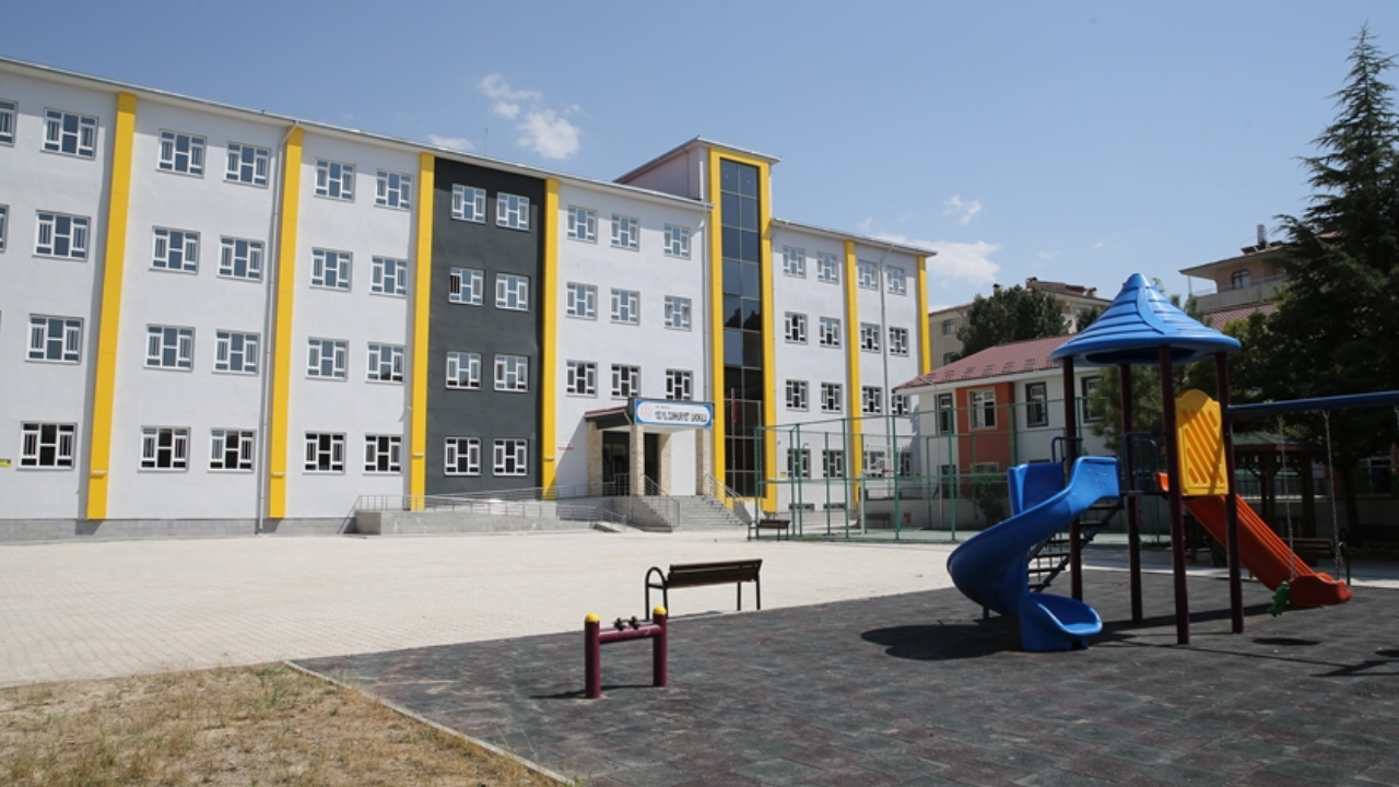 6 Şubat'ta okullar tatil mi? Cuma günü tatil mi oldu?