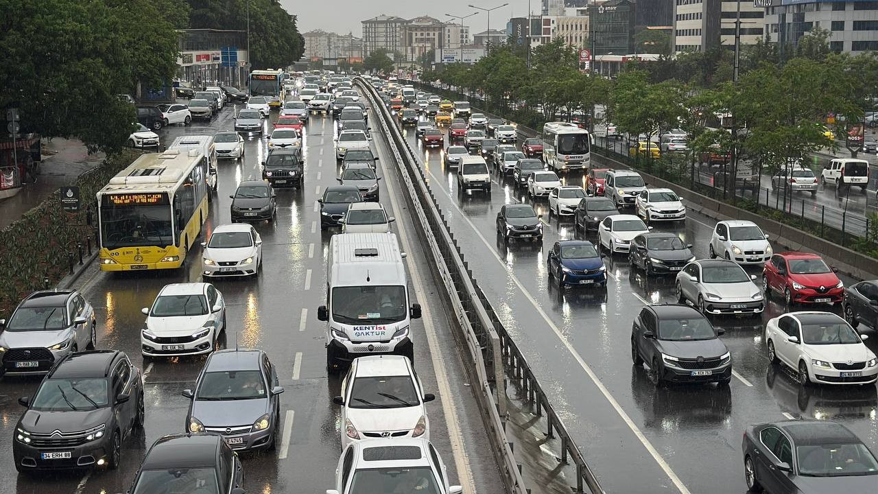 İstanbul'da yeni haftada trafik yüzde 72'ye çıktı