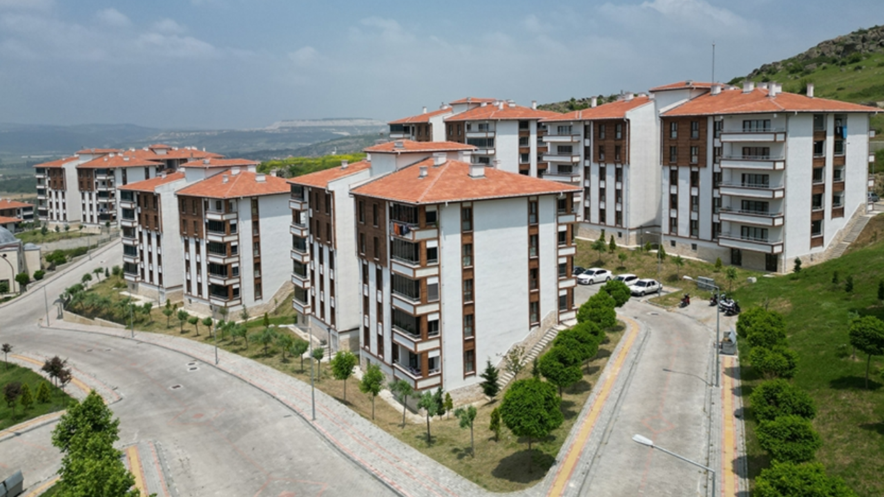 TOKİ Kura Çekimi: İzmir'de Bekleyenlerin Durumu