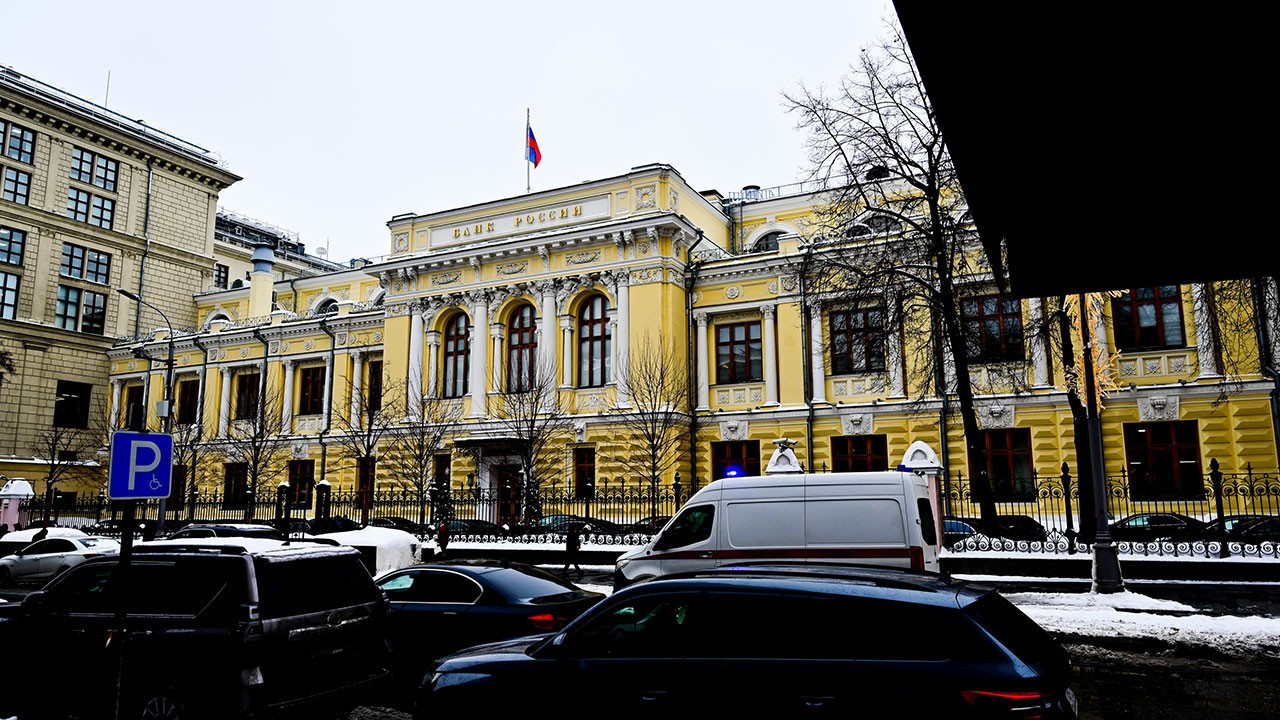 Rusya Merkez Bankası politika faizini 50 baz puan düşürdü