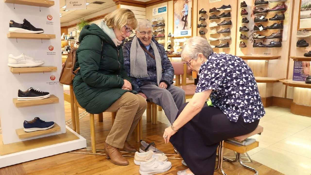 100 yıllık aile mirası sona erdi: Efsane ayakkabı mağazası kepenk indiriyor