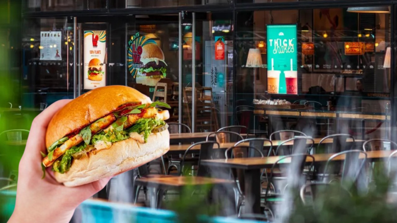 Ünlü fast food zinciri çöktü: 22 şube kapandı, yüzlerce çalışan işsiz kaldı!