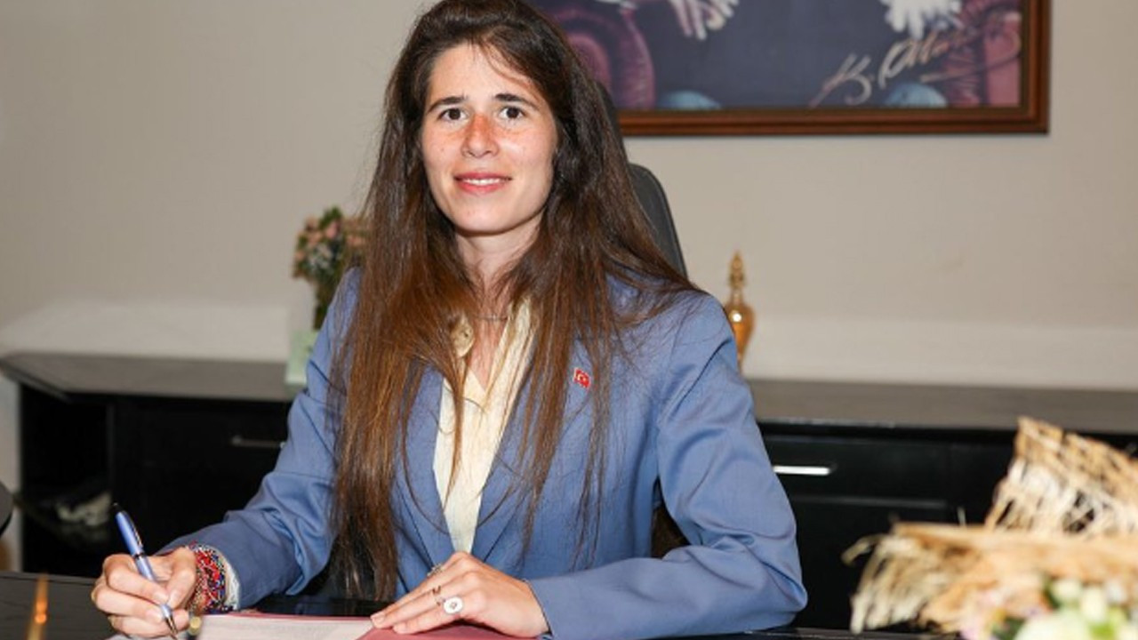 Uyuşturucu soruşturmasında Çeşme Belediye Başkanı Lal Denizli ifadeye çağırıldı