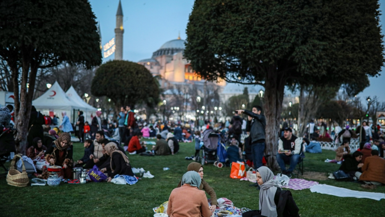 İlk sahur ve ilk iftar saat kaçta? Ramazan ayı ne zaman başlıyor?