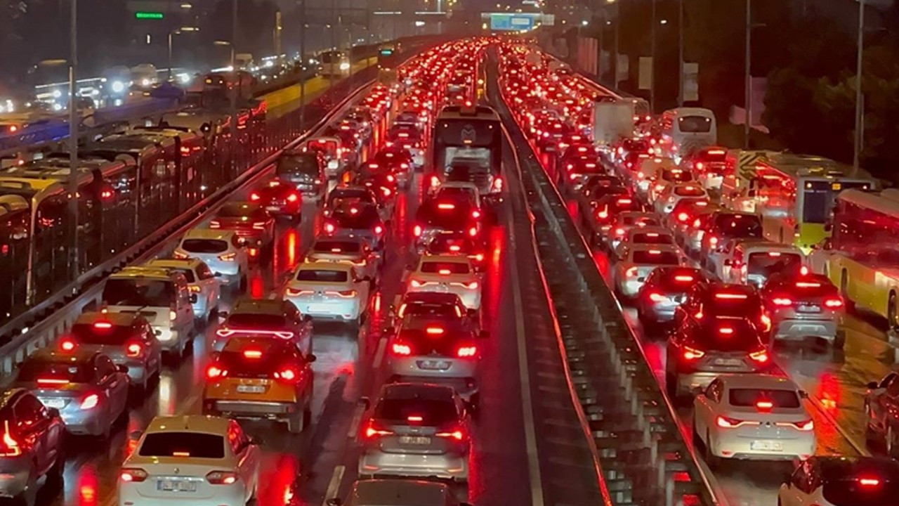 İstanbul'da trafik yoğunluğu yüzde 90'a çıktı