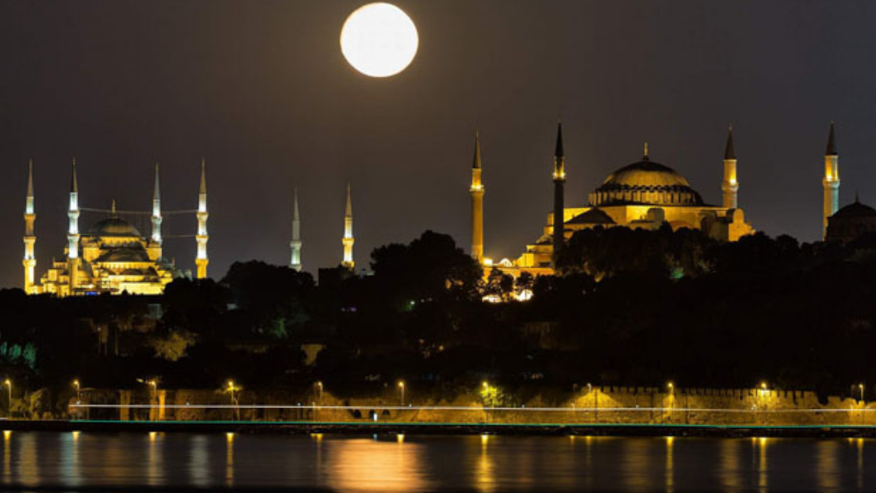 2026 İzmir'de ilk sahur saat kaçta? İzmir iftar ne zaman açılacak? 2026 İzmir Ramazan imsakiyesi...
