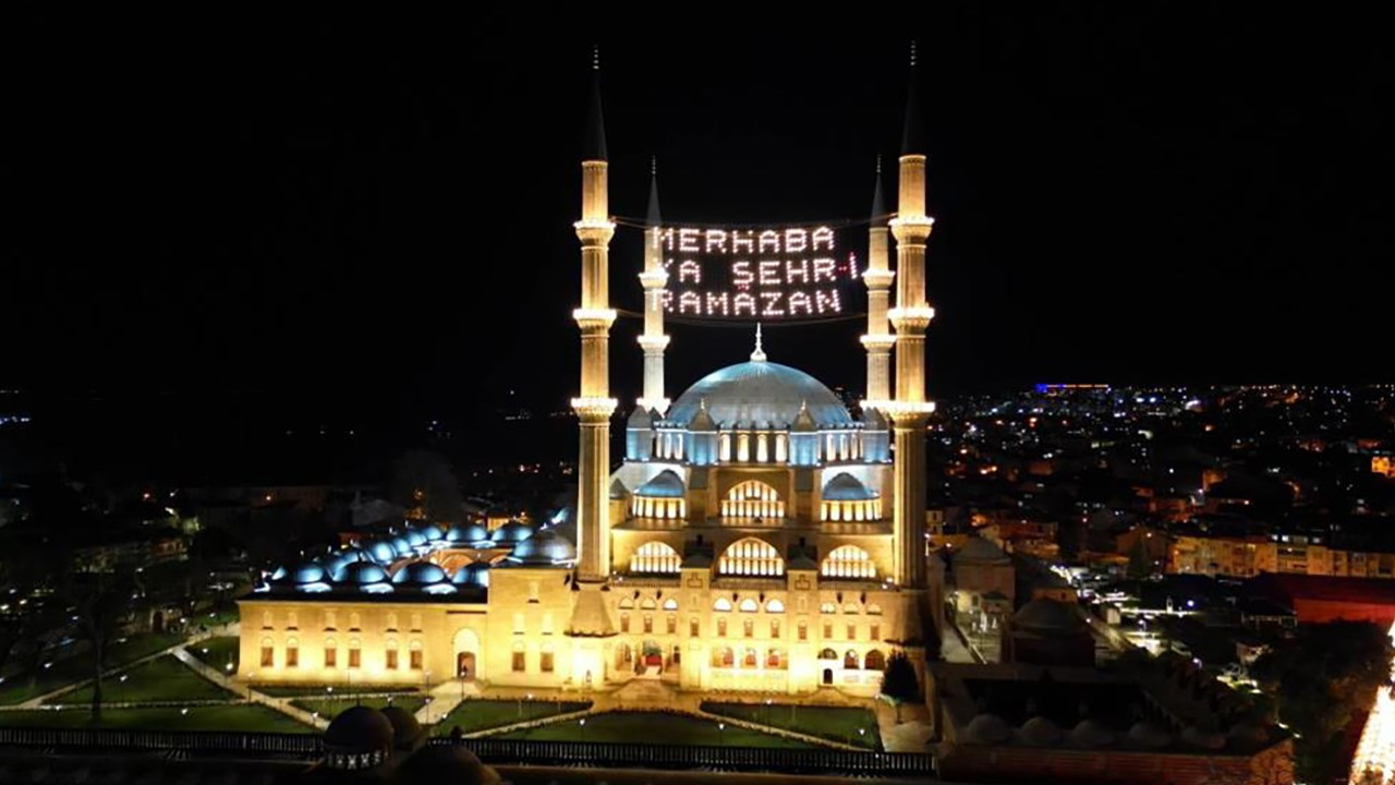 Selimiye Camii'nde 4 yıl aradan sonra ilk teravih