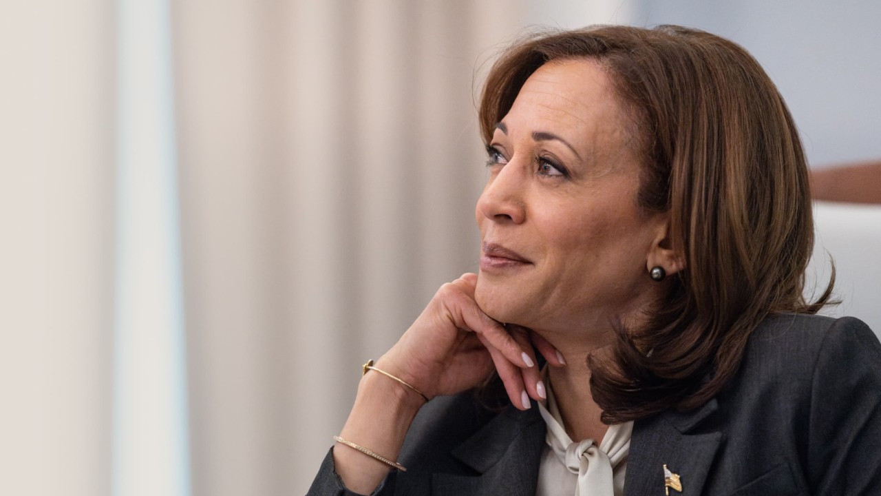 Kamala Harris 2024 yılındaki yenilgiye rağmen anketlerde zirvede