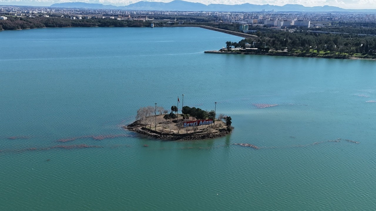 Su seviyesi yükseldi, adaya giden yol kayboldu