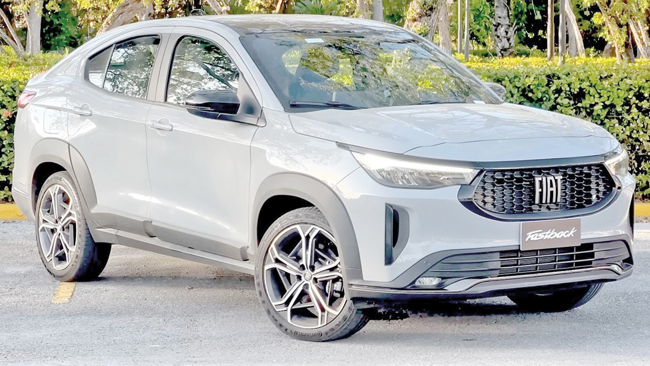 Egea sahneden iniyor, yerini yeni binek alıyor