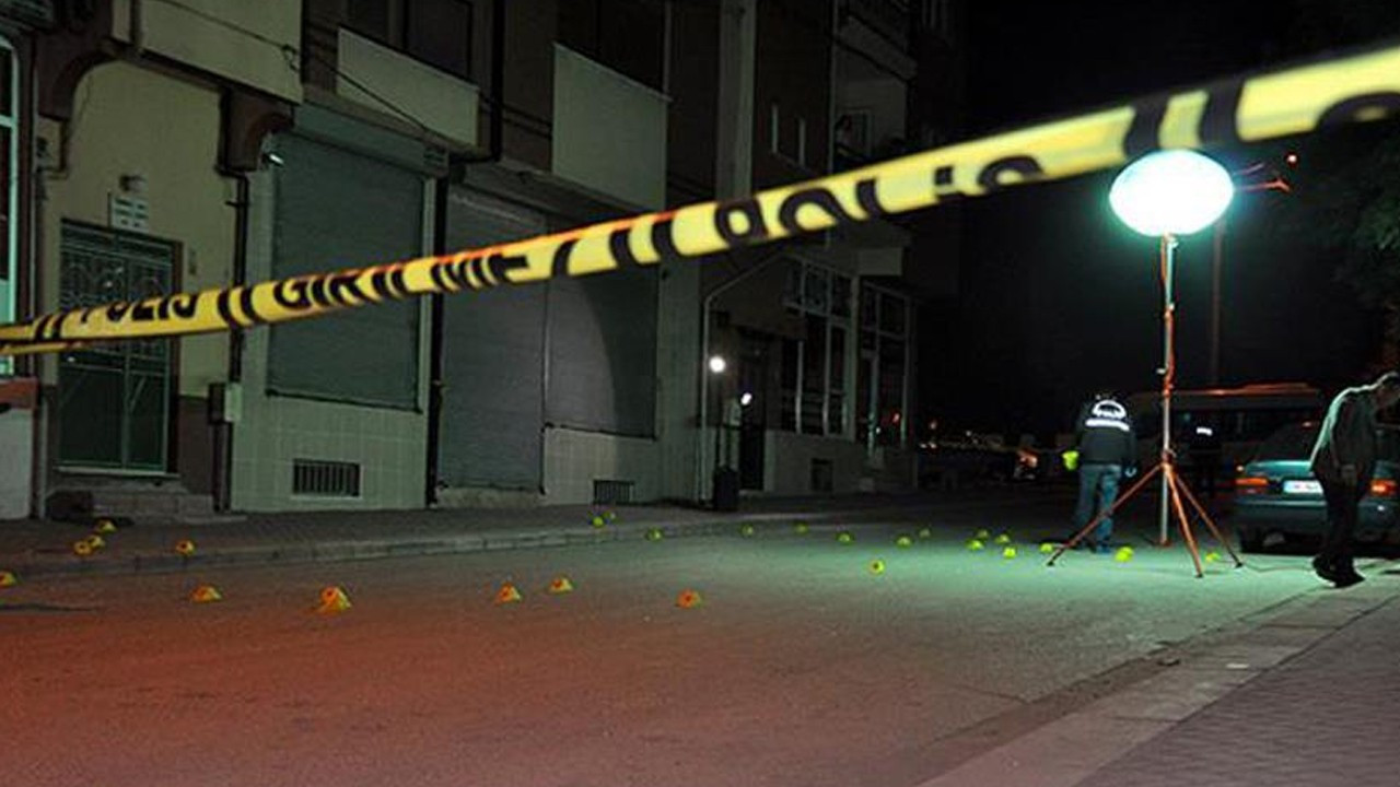 Esenyurt’ta rezidans koridorunda 2 kişinin cansız bedeni bulundu