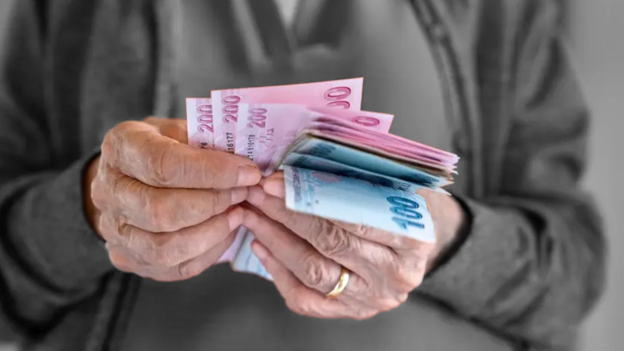 Emeklinin gözü bayram ikramiyesinde: Uzman isim rakamı duyurdu