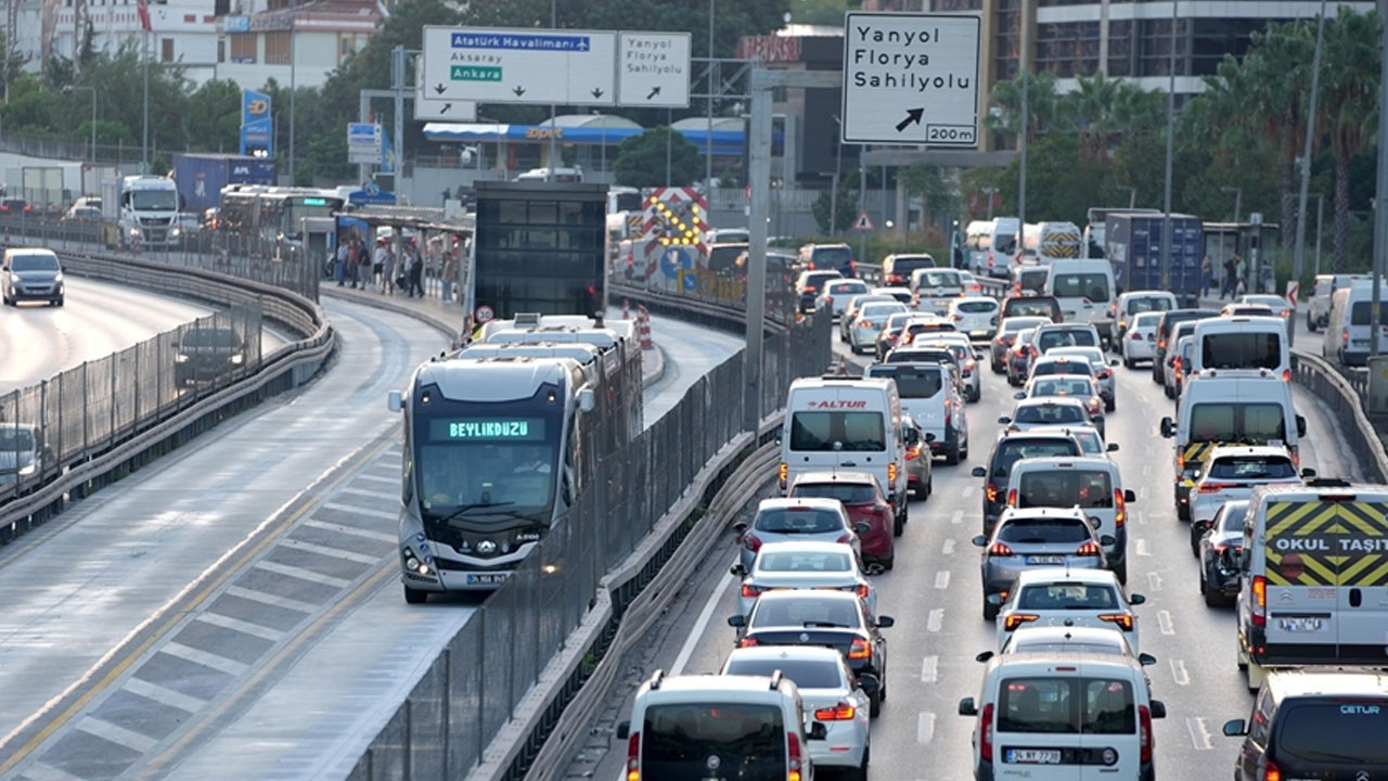 Avcılar'da iki metrobüs çarpıştı: 5 yaralı