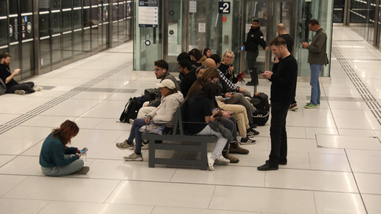 İsrail'de İran'ın misillemesi sonrası vatandaşlar sığınaklara koştu