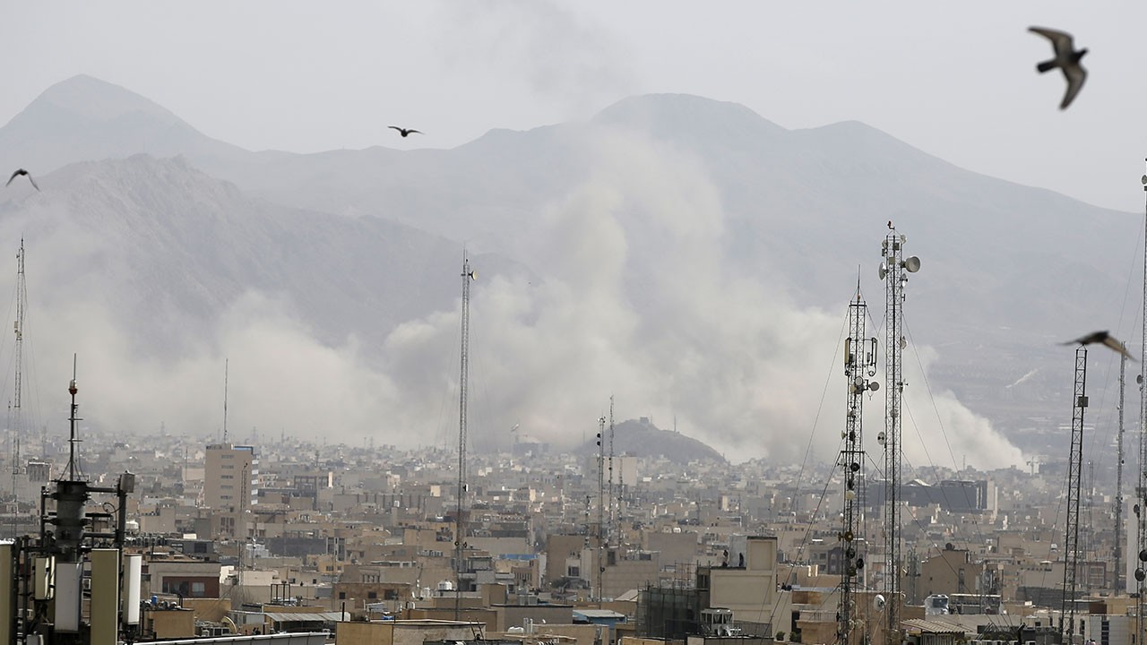 İsrail: Tahran'a geniş bir saldırı dalgası başlatıldı