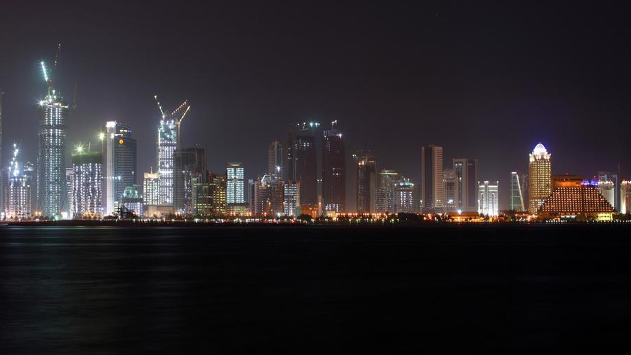 Katar Doha'da peşpeşe patlama sesleri