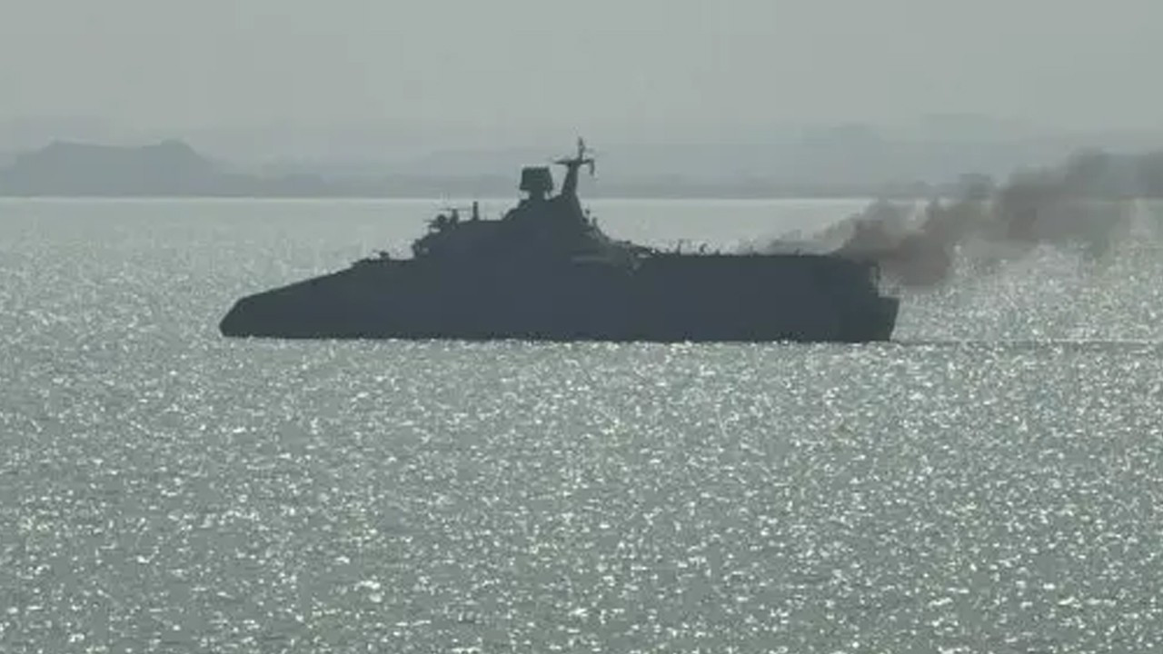 İran'ın savaş gemisine saldırı: 80 kişi hayatını kaybetti