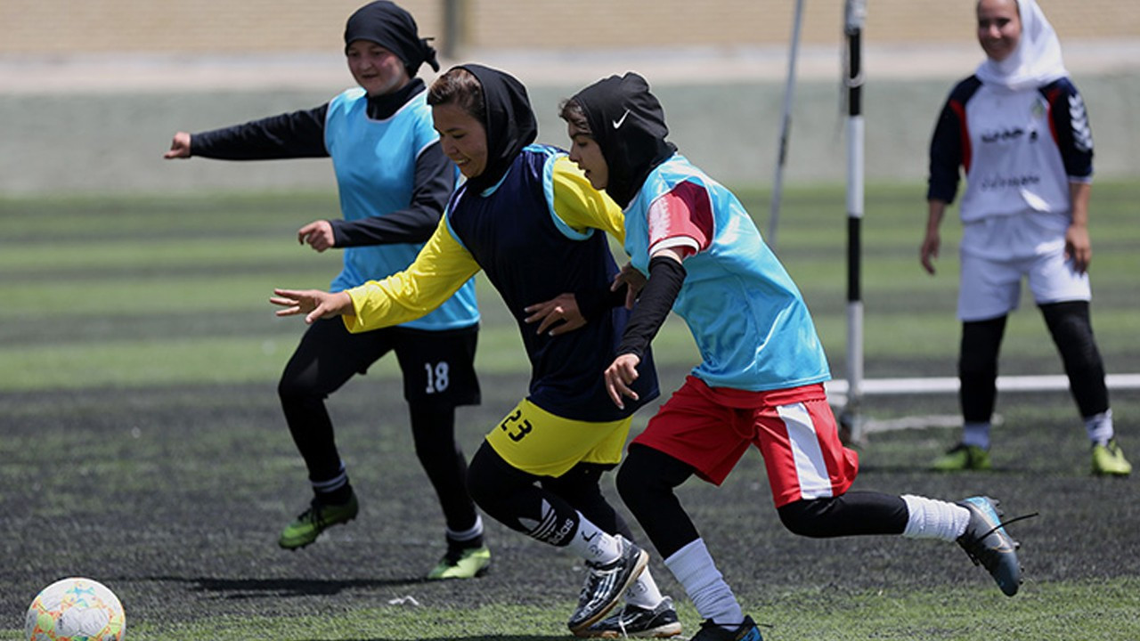 İran'dan İranlı kadın futbolculara "Eve dönün" çağrısı