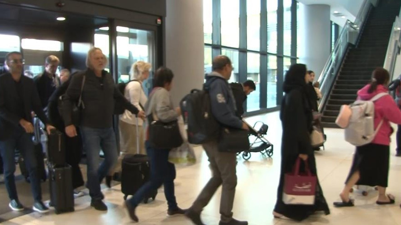 Katar'da mahsur kalan Türk vatandaşları Türkiye'ye döndü
