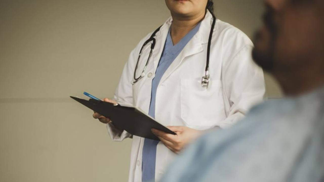 Sağlık çalışanlarının nöbet ücretine sınırlama iptal edildi