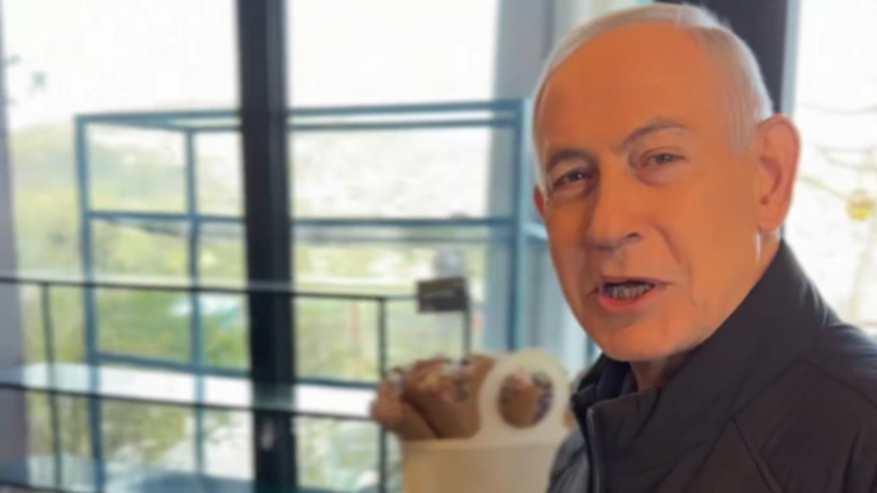 Öldüğü iddia edilen Netanyahu kameraların karşısına çıktı