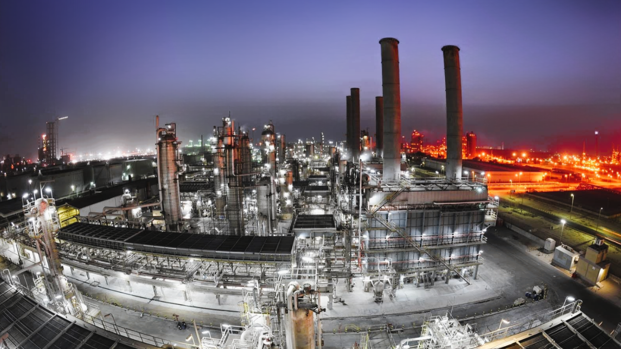 Kuveyt'te kritik tesislere çifte saldırı! Yangın çıktı